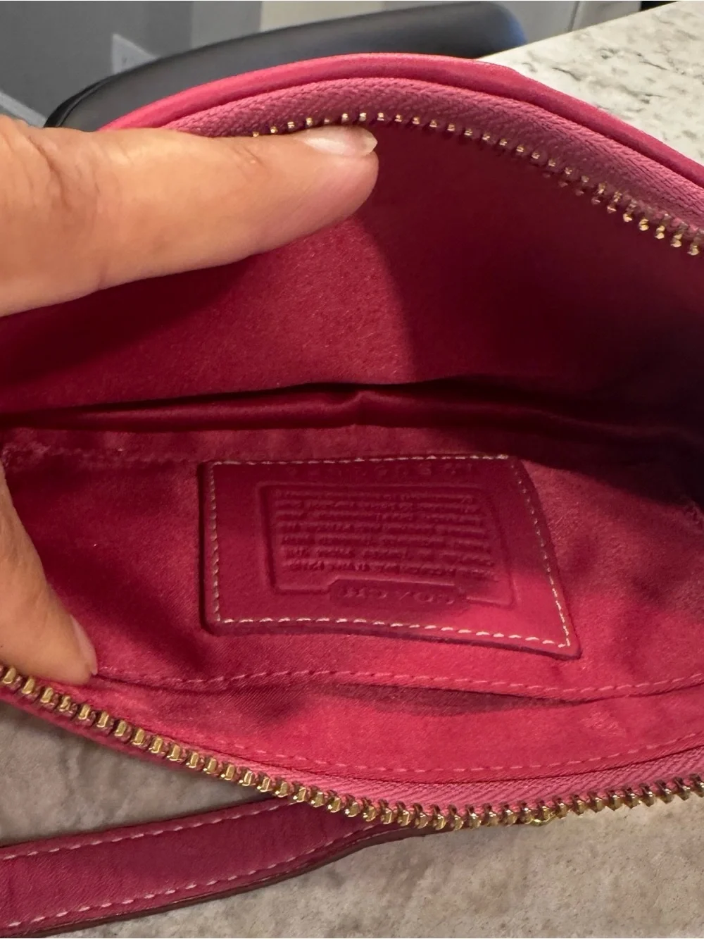 Coach RARE SMALL 8F51 Vintage Y2K Soho Magenta Pink Signature Chenille Baguette